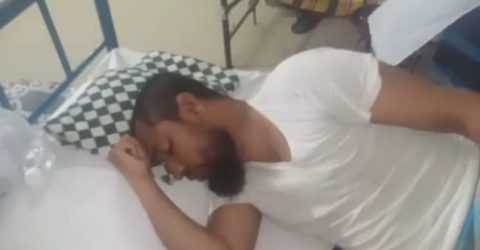 খুলনায় অন্ধকার ঘরে নিয়ে নির্মম নির্যাতন: প্লাস দিয়ে আঙুল তুলে ফেলার চেষ্টা, ১ কোটি টাকার স্বাক্ষর আদায়।