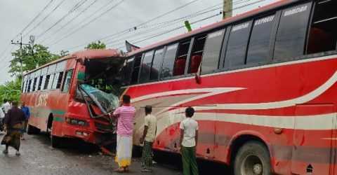 সাতক্ষীরার দেবহাটায় ২টি পরিবহনের মুখোমুখি সংঘর্ষ আহত-২০