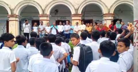 পরিবেশের ভারসাম্য রক্ষায় টাঙ্গাইলে জাহ্নবী উচ্চ বিদ্যালয়ে বিনামূল্যে গাছের চারা বিতরণ 