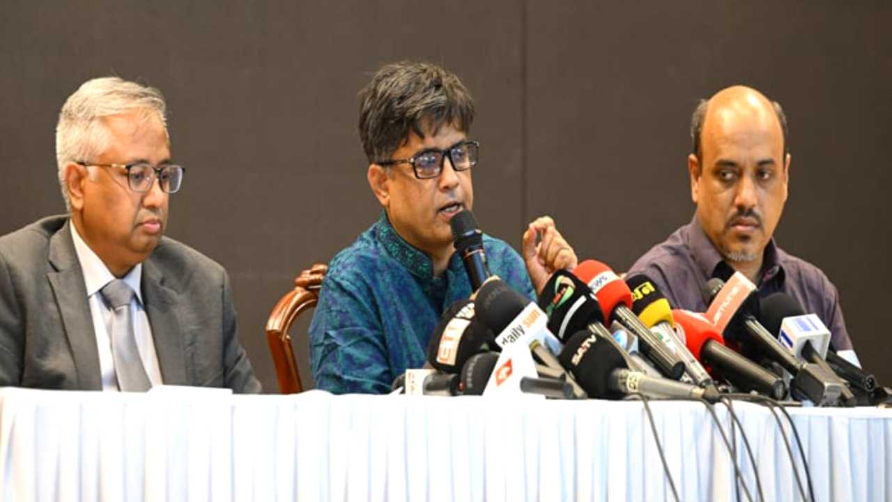 মালয়েশিয়া সফরে অভিবাসন ও বিনিয়োগ অগ্রাধিকার পাবে: প্রধান উপদেষ্টা