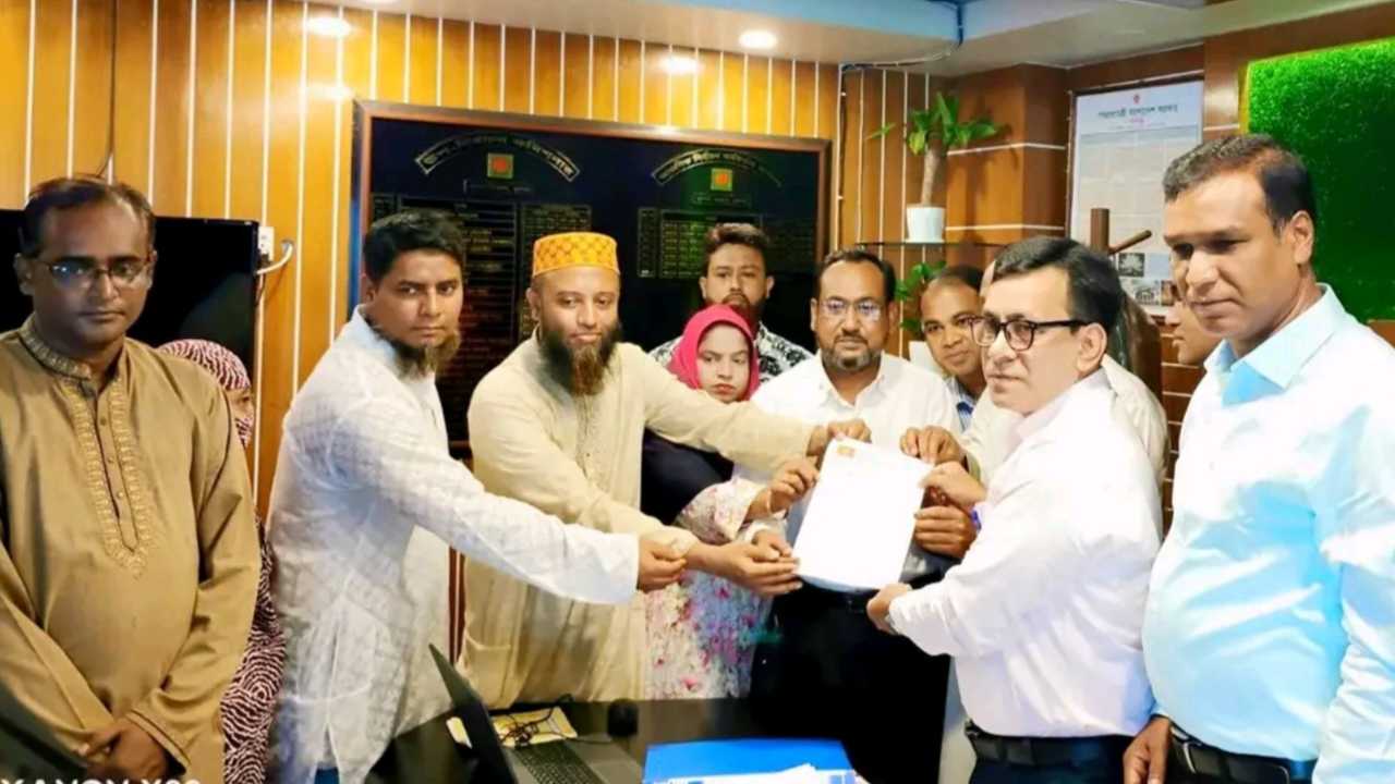 খুলনায় জেলা নির্বাচন কমিশনারদের সঙ্গে সৌজন্য সাক্ষাৎ করলো বাংলাদেশ আম জনগণ পার্টি