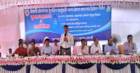 রাজশাহীর মোহনপুর উপজেলার বাকশিমইল ইউনিয়নের খাড়োইল মাঠে কৃষক সমাবেশ অনুষ্ঠিত হয়েছে।