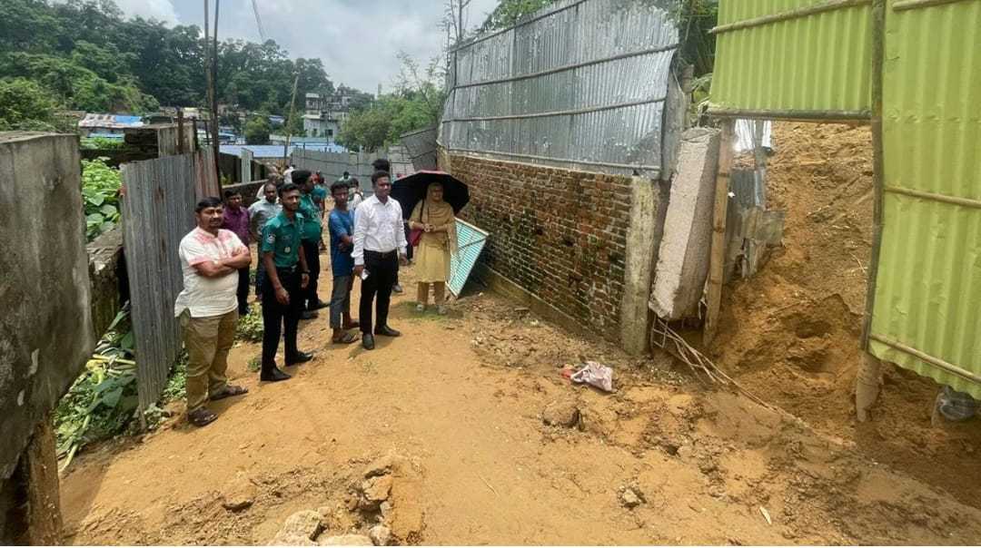 শাহ আমানত হাউজিংয়ে পাহাড় কাটার বিরুদ্ধে প্রশাসনের অভিযান, মামলার প্রস্তুতি