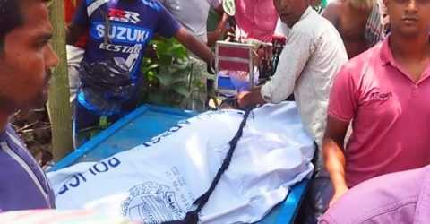রাজশাহী মোহনপুরে ঋণের দায়ে আকবর নামের কৃষক গলায় ফাঁসি নিয়ে আত্মহত্যা 