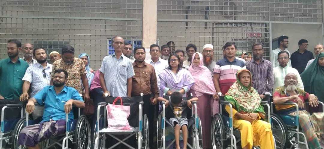 কালাইয়ে প্রতিবন্ধীদের মাঝে হুইলচেয়ার ও ক্রাচ বিতরণ