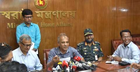 আগ্নেয়াস্ত্র উদ্ধারে শিগগিরই পুরস্কার ঘোষণা: স্বরাষ্ট্র উপদেষ্টা