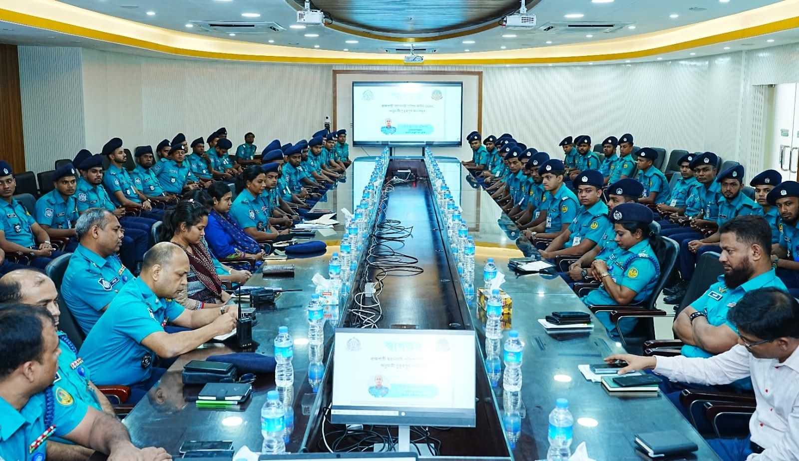 রাজশাহীতে আরএমপি’র পুলিশের পেশাগত যোগ্যতা ও দক্ষতার মাধ্যমে দায়িত্ব পালনের আহ্বান জানালেন কমিশনার মহোদয়