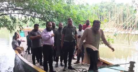 রাজশাহী বারনই নদীতে অবৈধ বাঁধ ও চায়না সুতি জাল অপসারণে অভিযান