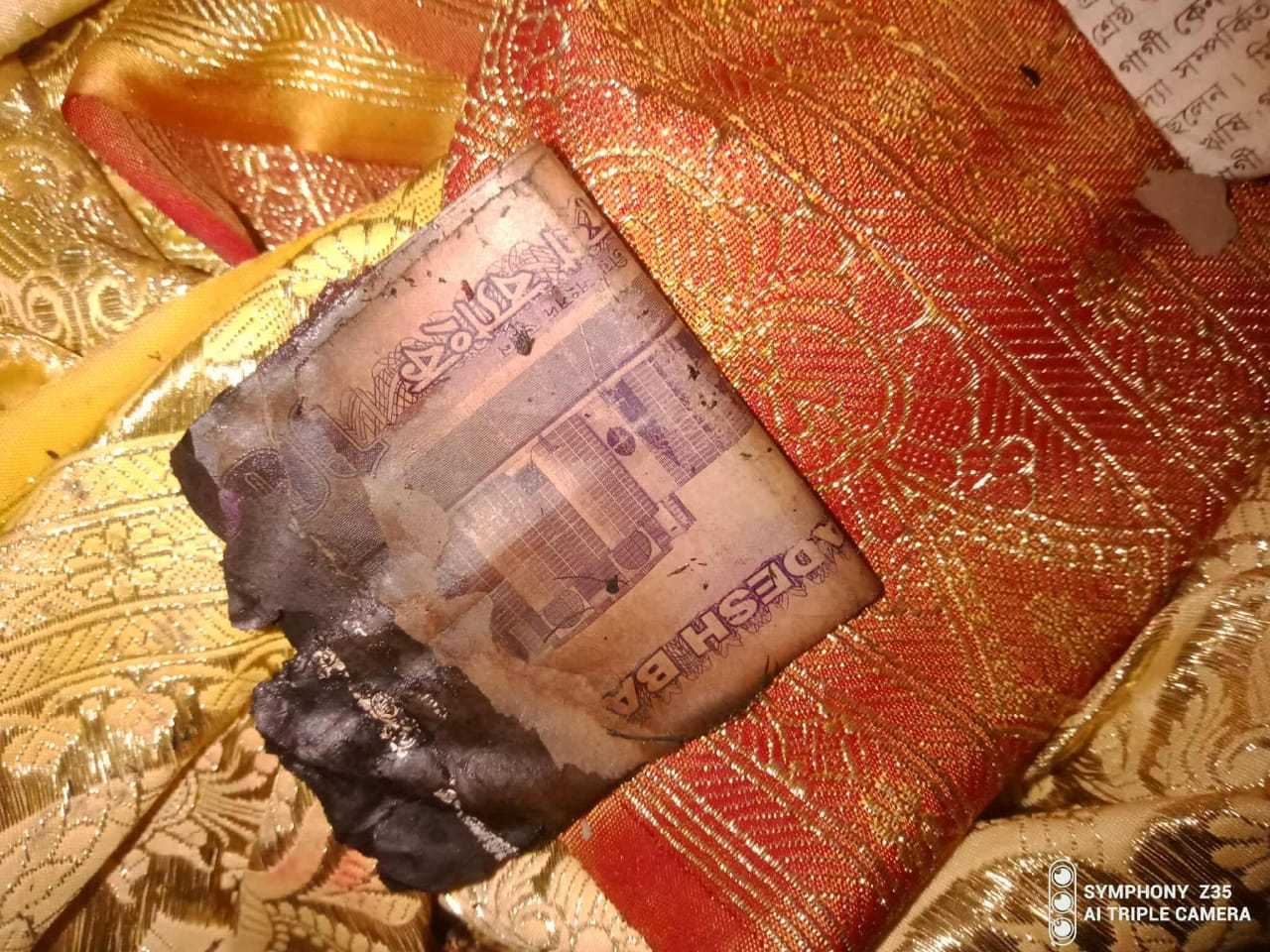 বড়াইগ্রামে ভয়াল অগ্নিকাণ্ডে সর্বস্ব হারালেন দুই পরিবার
