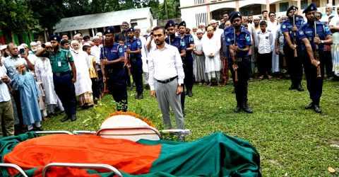 বীর মুক্তিযোদ্ধা নাজিম উদ্দীন খানের রাষ্ট্রীয় মর্যাদায় দাফন সম্পন্ন