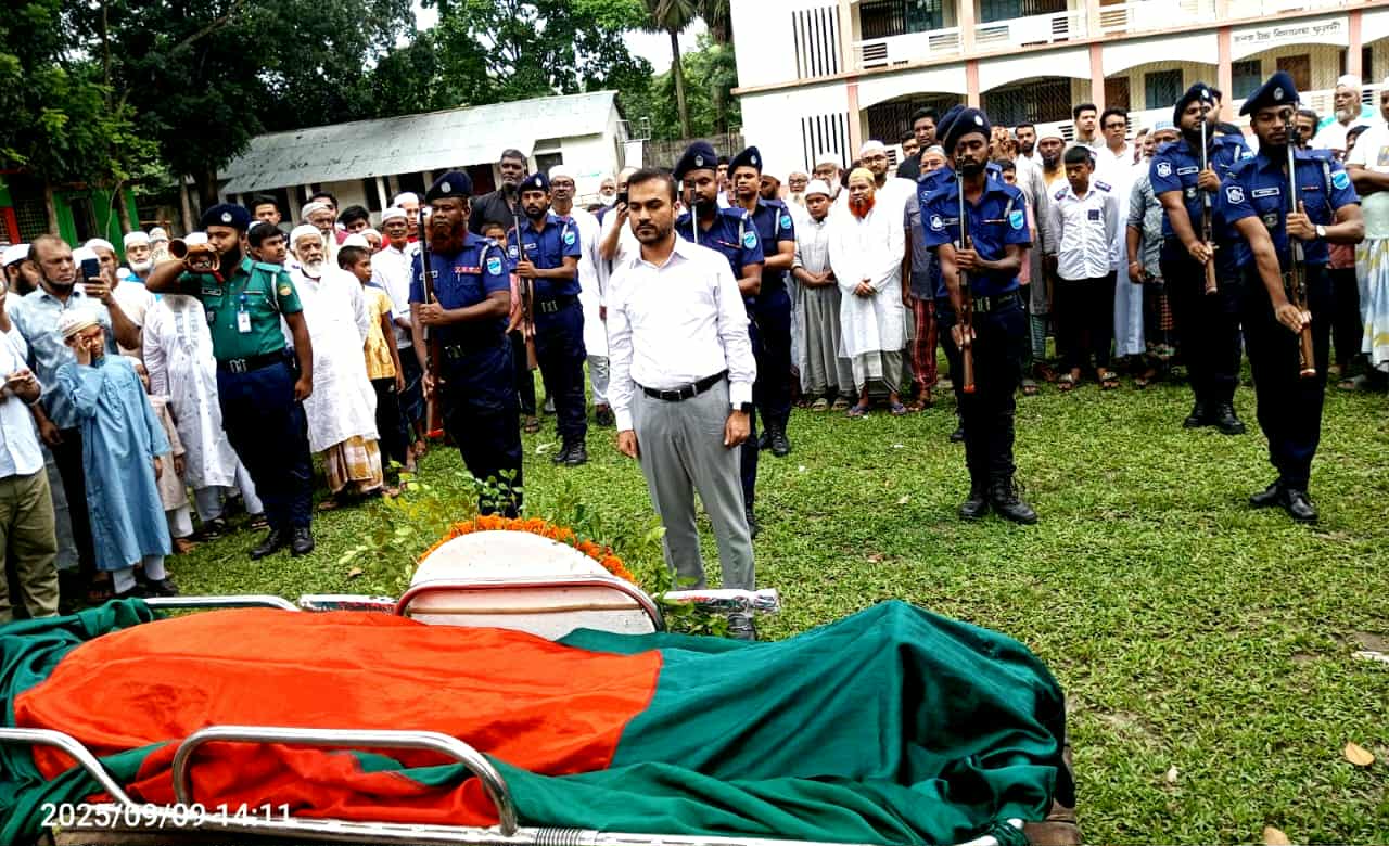 বীর মুক্তিযোদ্ধা নাজিম উদ্দীন খানের রাষ্ট্রীয় মর্যাদায় দাফন সম্পন্ন
