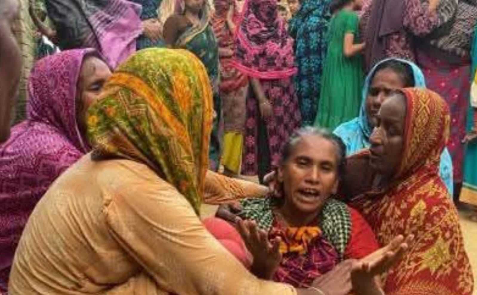আমার বাচ্চারে আইনা দেও’ গলাকাটা লাশের পাশে মায়ের আহাজারি