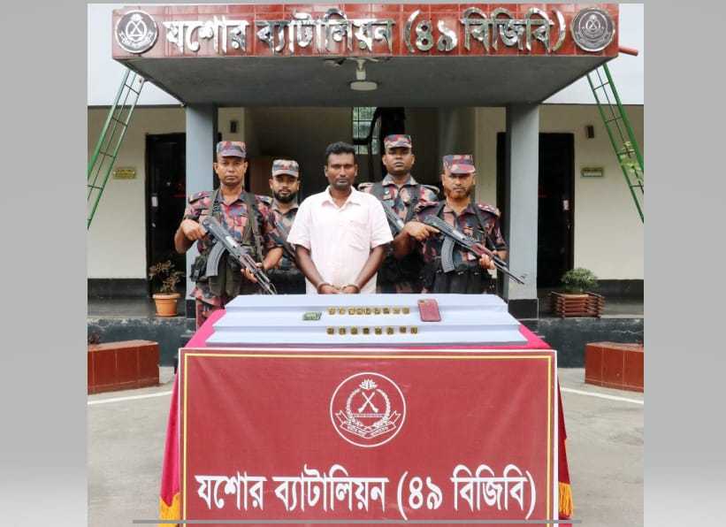 যশোর ১৭টি স্বর্ণের বারসহ আটক ১ পাচারকারী