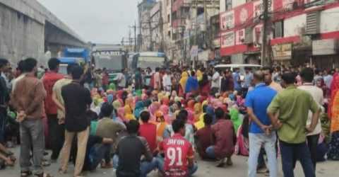 গাজীপুরে শ্রমিক বিক্ষোভে সড়ক অবরোধ, যান চলাচল স্থবির
