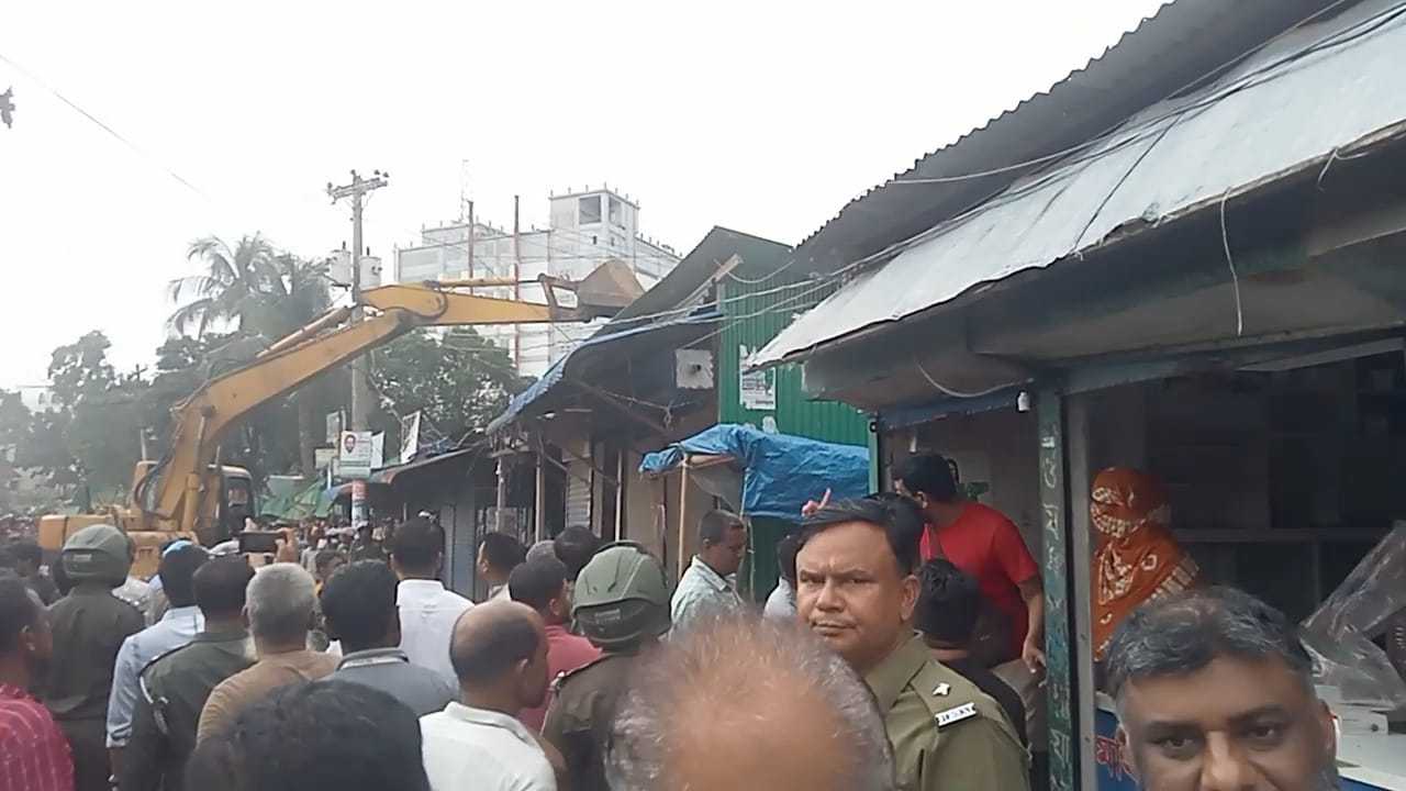 কালিয়াকৈরে বনভূমি উদ্ধারে বন বিভাগ ও স্থানীয় প্রশাসনের যৌথ উচ্ছেদ অভিযান
