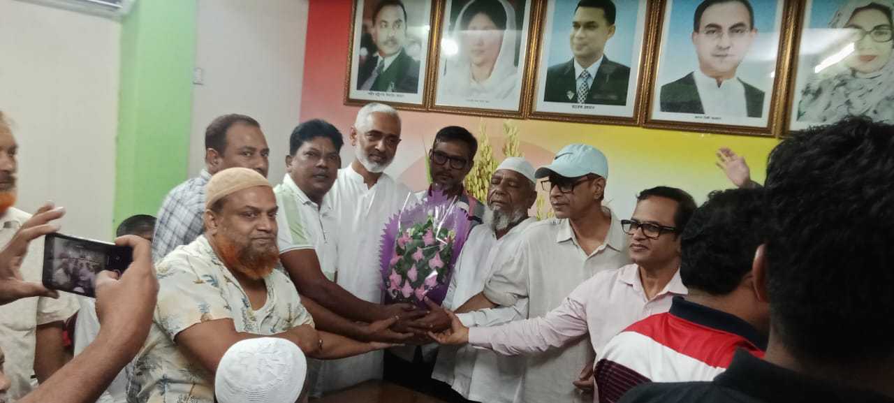 খিলগাঁও থানা বিএনপির নতুন আহ্বায়ক কমিটিকে ফুলেল শুভেচ্ছা জানালেন নাদিম খান
