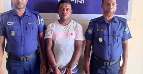 গোদাগাড়ীতে ৩০০ গ্রাম হেরোইনসহ একজনকে গ্রেফতার করেছে গোদাগাড়ী মডেল থানা পুলিশ